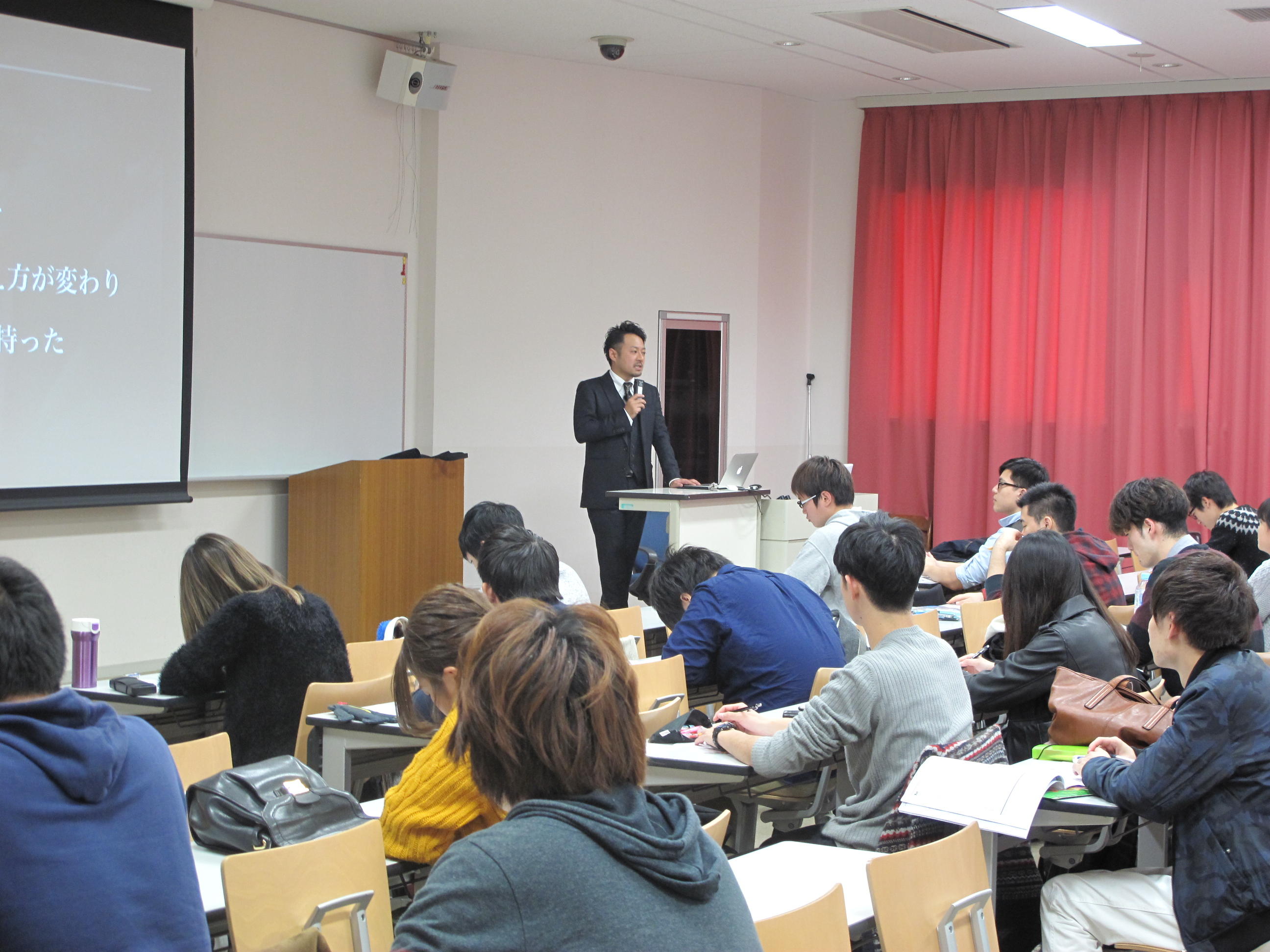 https://www.u-bunkyo.ac.jp/faculty/business/IMG_0003.JPG